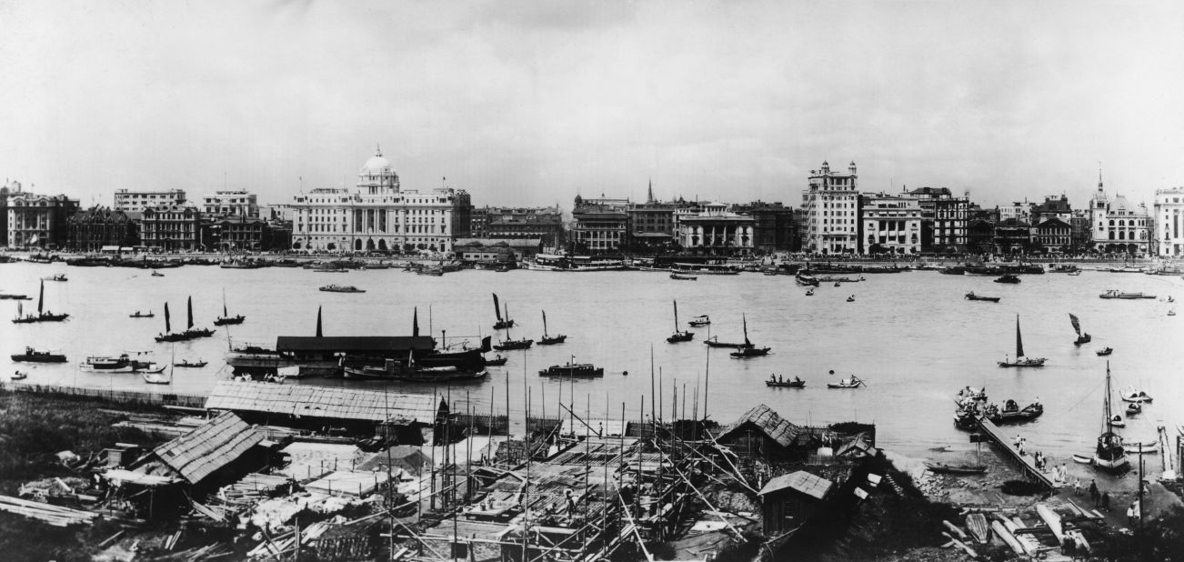 Boats on the Huangpu River in Shanghai, in the early 1920s. 