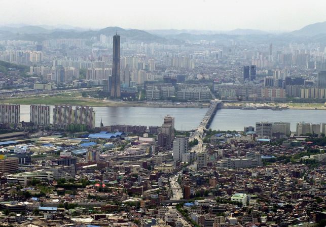 A bird's eye view of Seoul's Han river and its surrounds, taken in 2001.