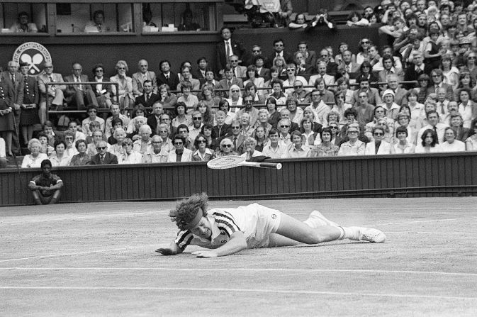 After an agonizing 22-minute fourth-set tiebreak, Borg finally won the match 1-6 7-5 6-3 6-7 8-6.