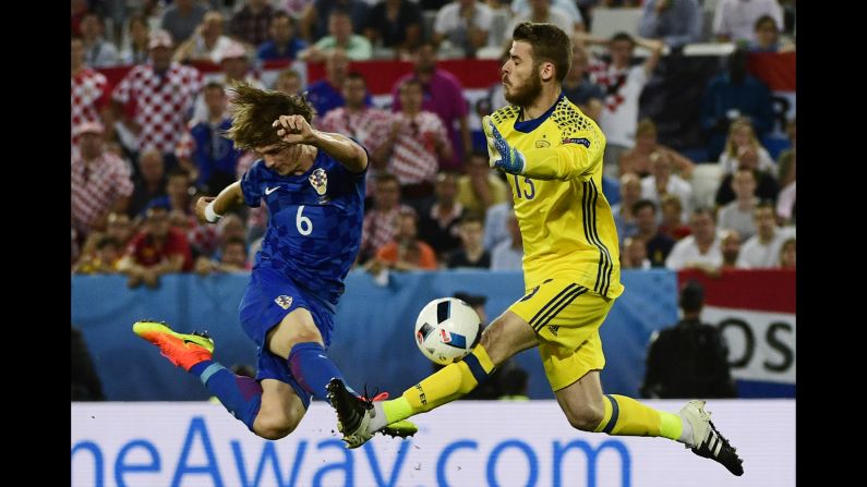 Spanish goalkeeper David De Gea saves a shot from Croatia's Tin Jedvaj.
