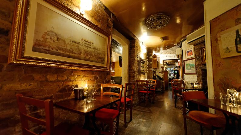 In the heart of London's theaterland, <a href="index.php?page=&url=http%3A%2F%2Fwww.balticrestaurant.co.uk%2F" target="_blank" target="_blank">Le Garrick</a> has been serving French classics to regulars and tourists for several decades.
