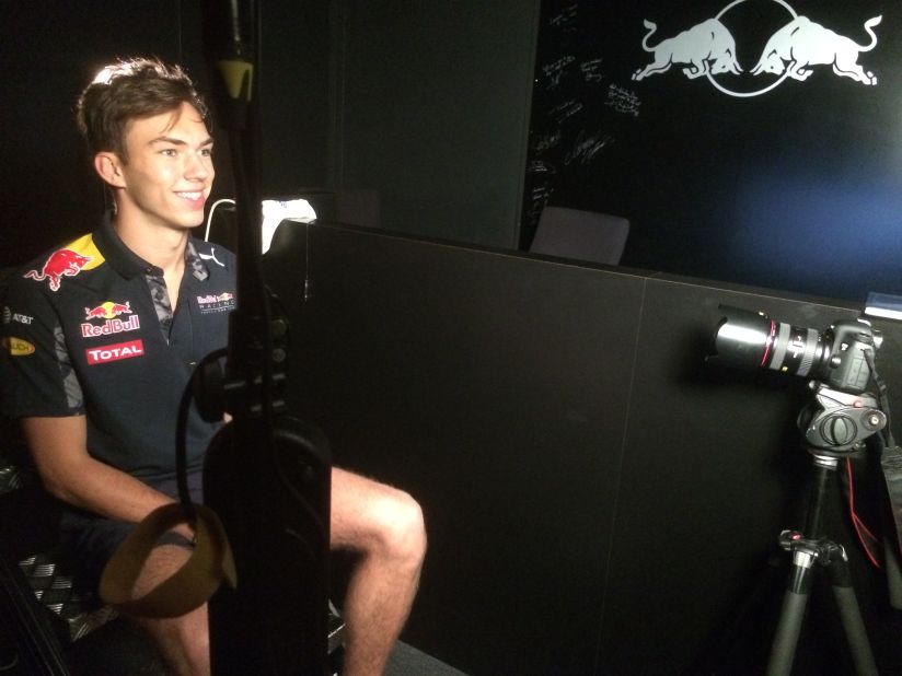 "I spend around 30 days in the simulator a year," Gasly explains to CNN's The Circuit on a visit to the Red Bull factory in Milton Keynes, England.