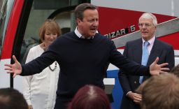 British Prime Minister David Cameron addresses a Bristol rally Wednesday with Harriet Harman and John Major.
