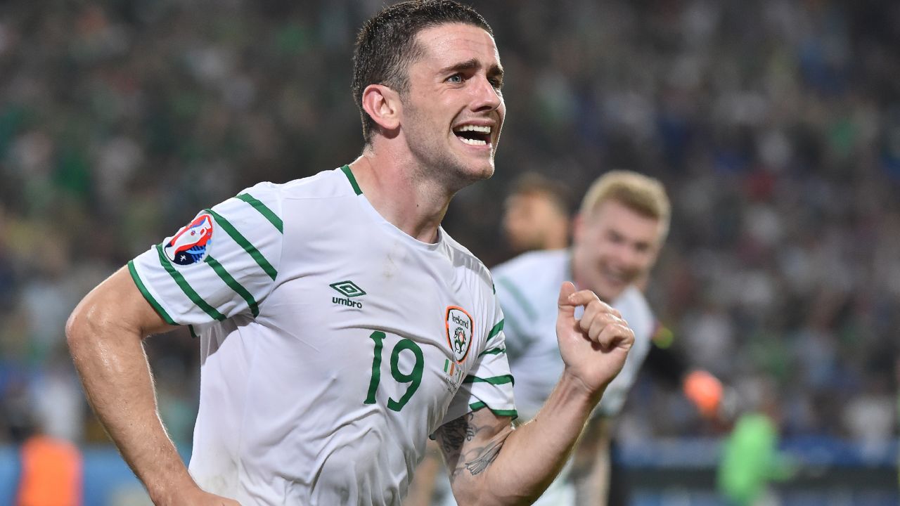 Ireland's midfielder Robert Brady celebrates scoring a goal during the Euro 2016 group E football match between Italy and Ireland at the Pierre-Mauroy stadium in Villeneuve-d'Ascq, near Lille, on June 22, 2016. / AFP / PHILIPPE HUGUEN        (Photo credit should read PHILIPPE HUGUEN/AFP/Getty Images)