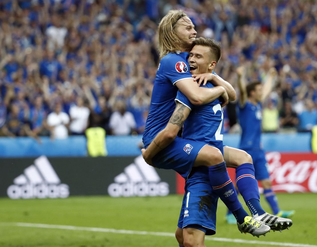 Arnor Ingvi Traustason (R) celebrates scoring Iceland's historic winning goal with teammate Birkir Bjarnason