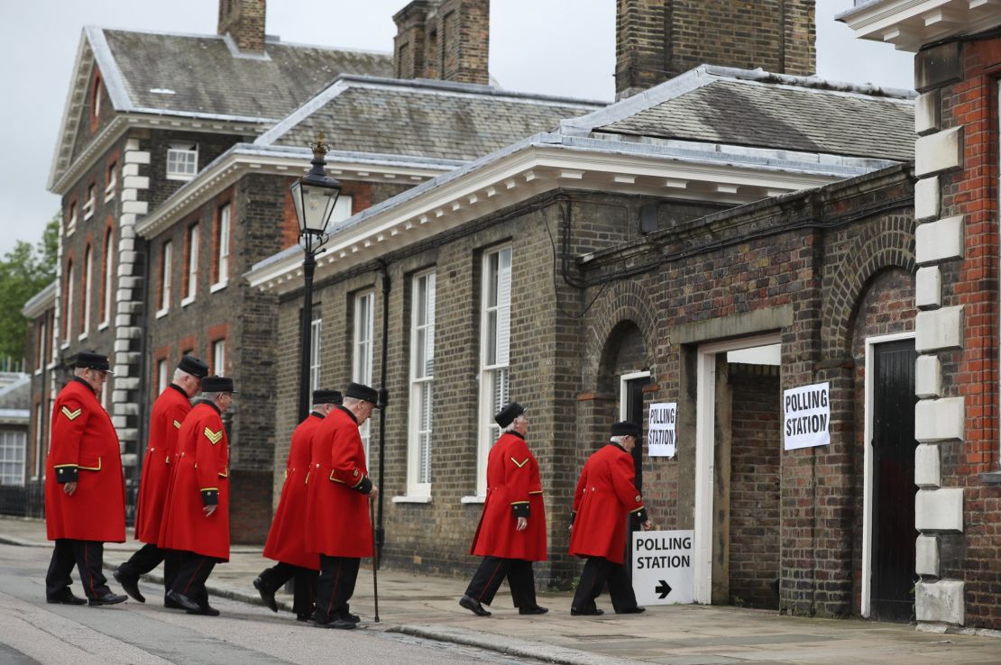 Retired soldiers prepare to vote on the EU referendum Thursday at London's Royal Hospital Chelsea.