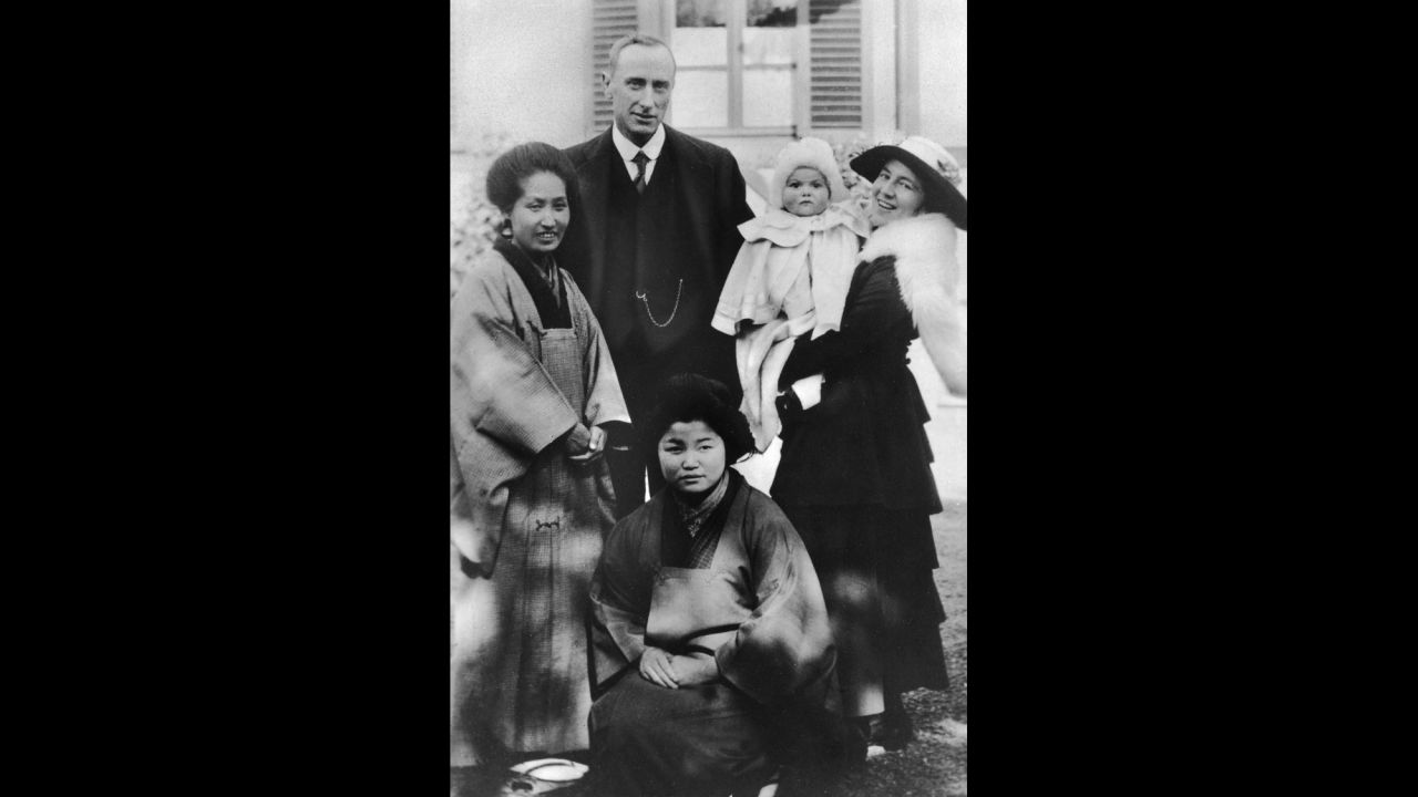 The actress was born Olivia Mary de Havilland on July 1, 1916, to British parents who were living in Tokyo. With Japanese nurses in attendance, she appears here with her father, patent attorney Walter Augustus de Havilland, and her mother, Lillian, circa 1917. Her parents' marriage grew strained, and soon her mother left Japan and settled in Saratoga, California, to raise Olivia and her younger sister, Joan.