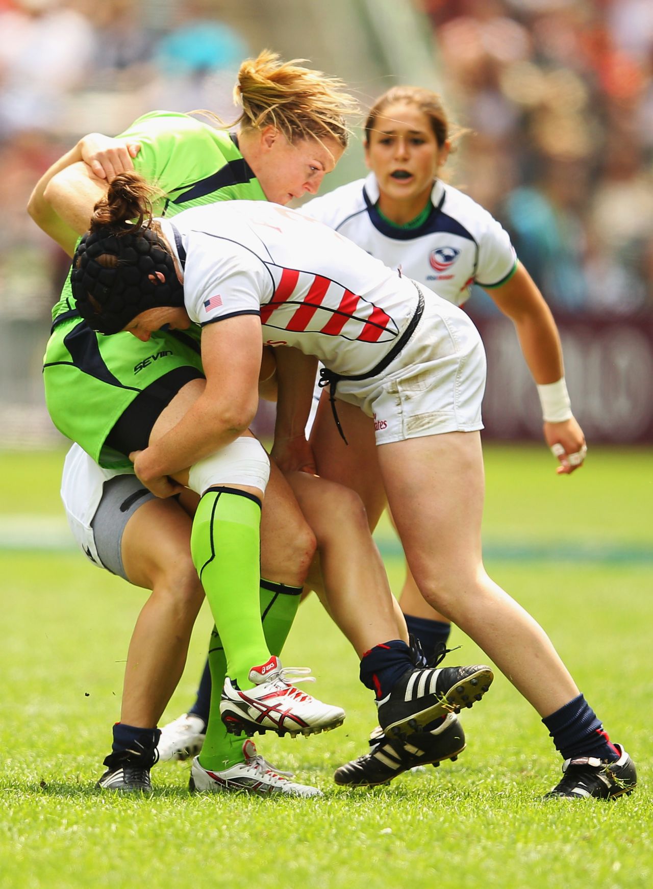 Potter (center) is known as one of the toughest tacklers on the women's sevens circuit.