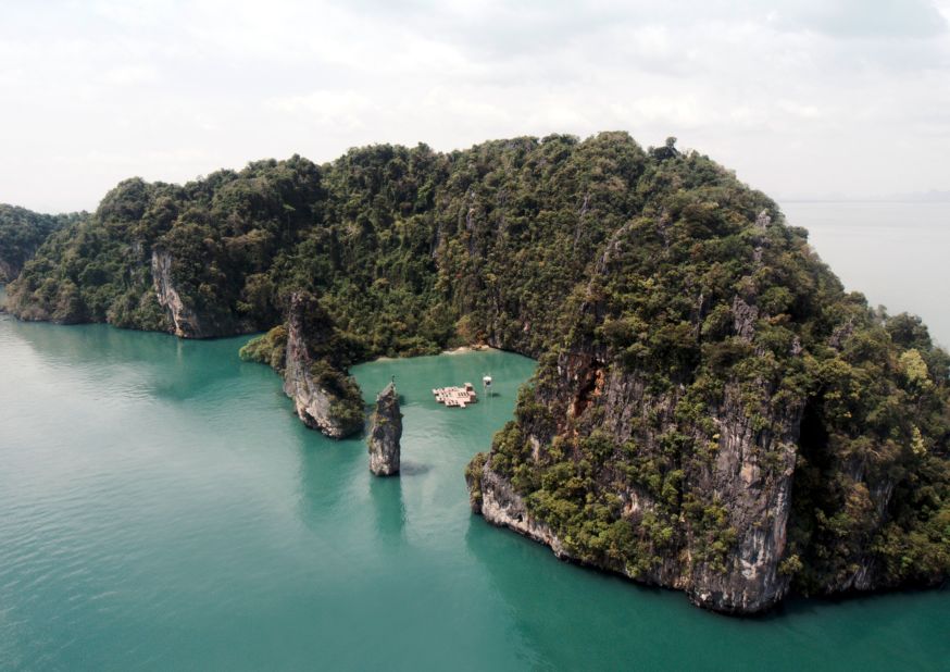 Scheeren doesn't just transform skylines. This floating Archipelago Cinema was designed for Thailand's Film on the Rocks Festival in 2012.