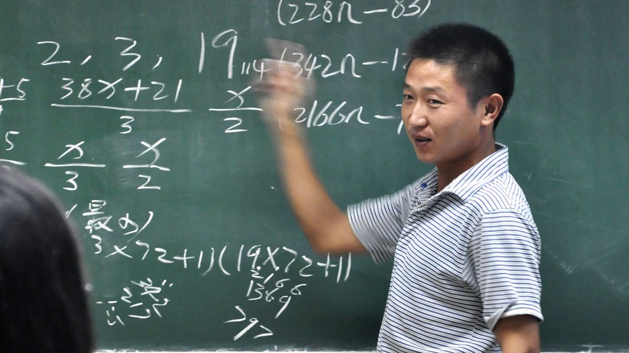 Yu Jianchun, a migrant worker, gave a presentation at Zhejiang Univeristy, last month. 