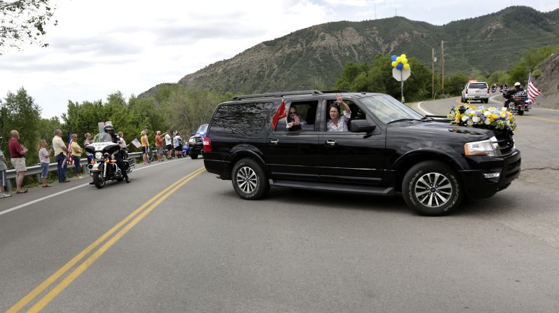 Family members of U.S. Marine Capt. Jeff Kuss thank people on the way to his funeral in Durango, Colorado, on Saturday, June 11. Kuss, a pilot with the Blue Angels demonstration team, <a href="index.php?page=&url=http%3A%2F%2Fwww.cnn.com%2F2016%2F06%2F03%2Fpolitics%2Fblue-angels-pilot-identified%2F" target="_blank">died when his plane crashed during practice</a> in Tennessee. He was 32.