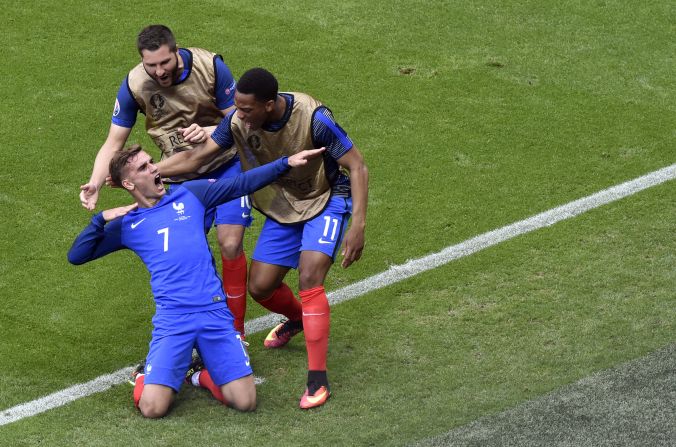 France's Antoine Griezmann and teammates celebrate scoring a goal.