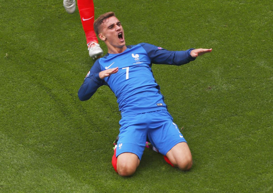 Antoine Griezmann scored twice as France overcame the Republic of Ireland 2-1 in Lyon.