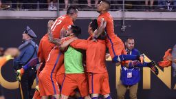 Chile's players celebrate after defeating Argentina in the penalty shoot-out and winning the Copa America Centenario final in East Rutherford, New Jersey, United States, on June 26, 2016.  / AFP / Nelson ALMEIDA        (Photo credit should read NELSON ALMEIDA/AFP/Getty Images)