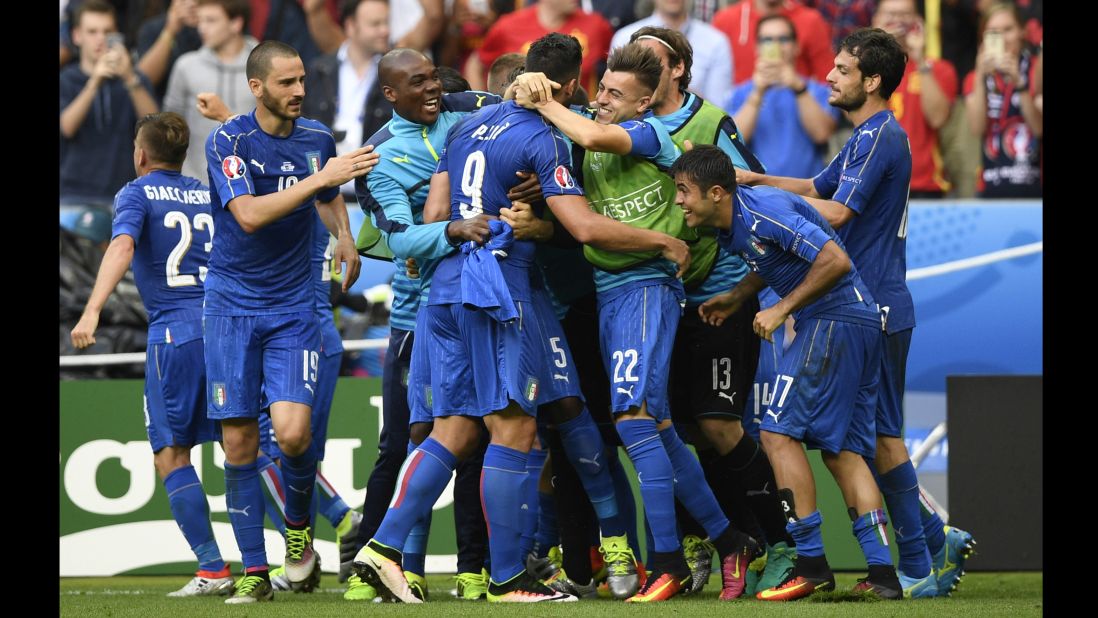 Italian players react after Pelle's goal in second-half stoppage time. Spain, the European champions in 2008 and 2012, had defeated Italy in the 2012 final.