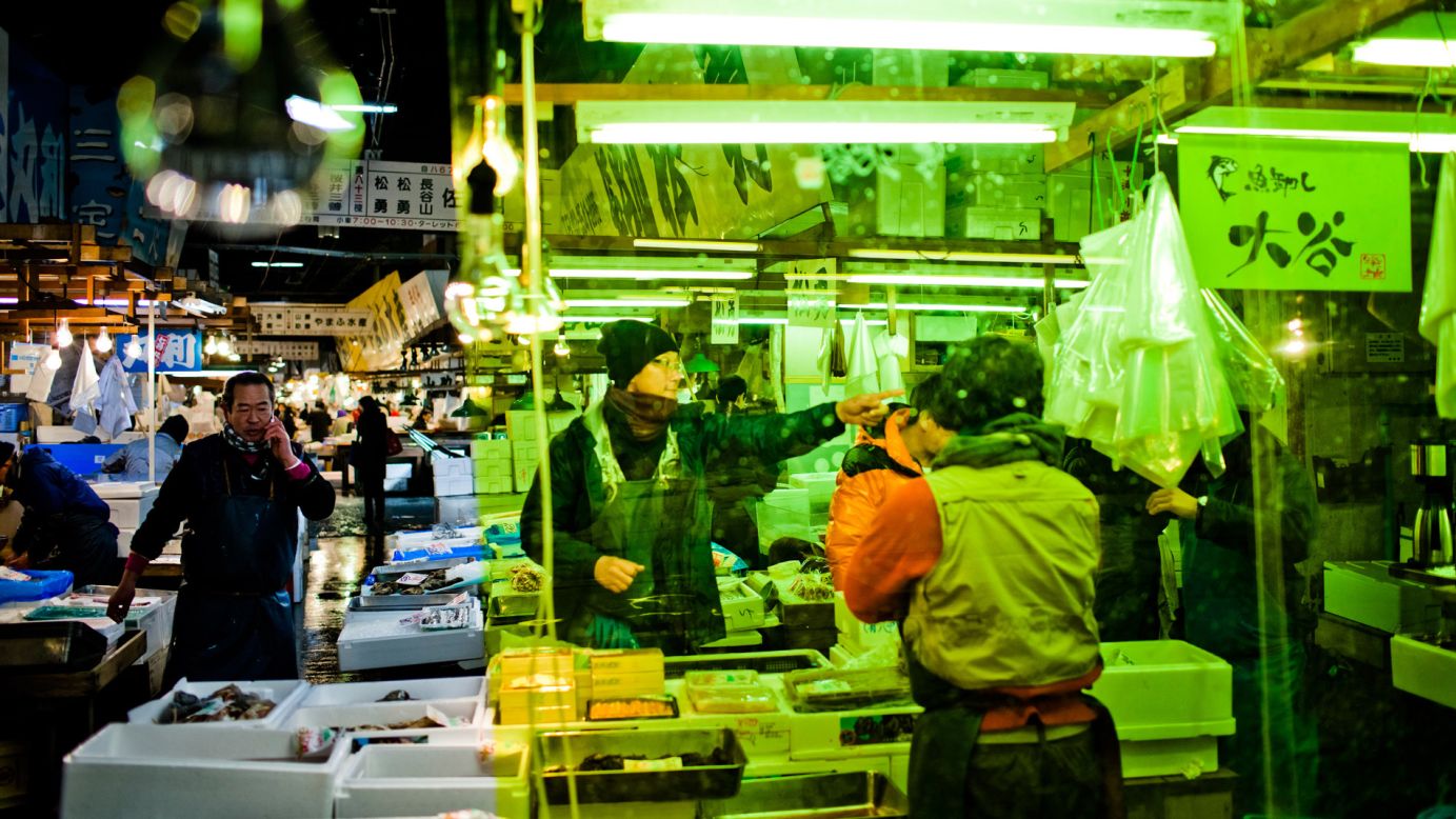 <strong>Tsukiji Fish Market, Tokyo: </strong>Selling more than 400 types of seafood daily, Tokyo's Tsukiji Market is the largest wholesale fish and seafood market in the world. 
