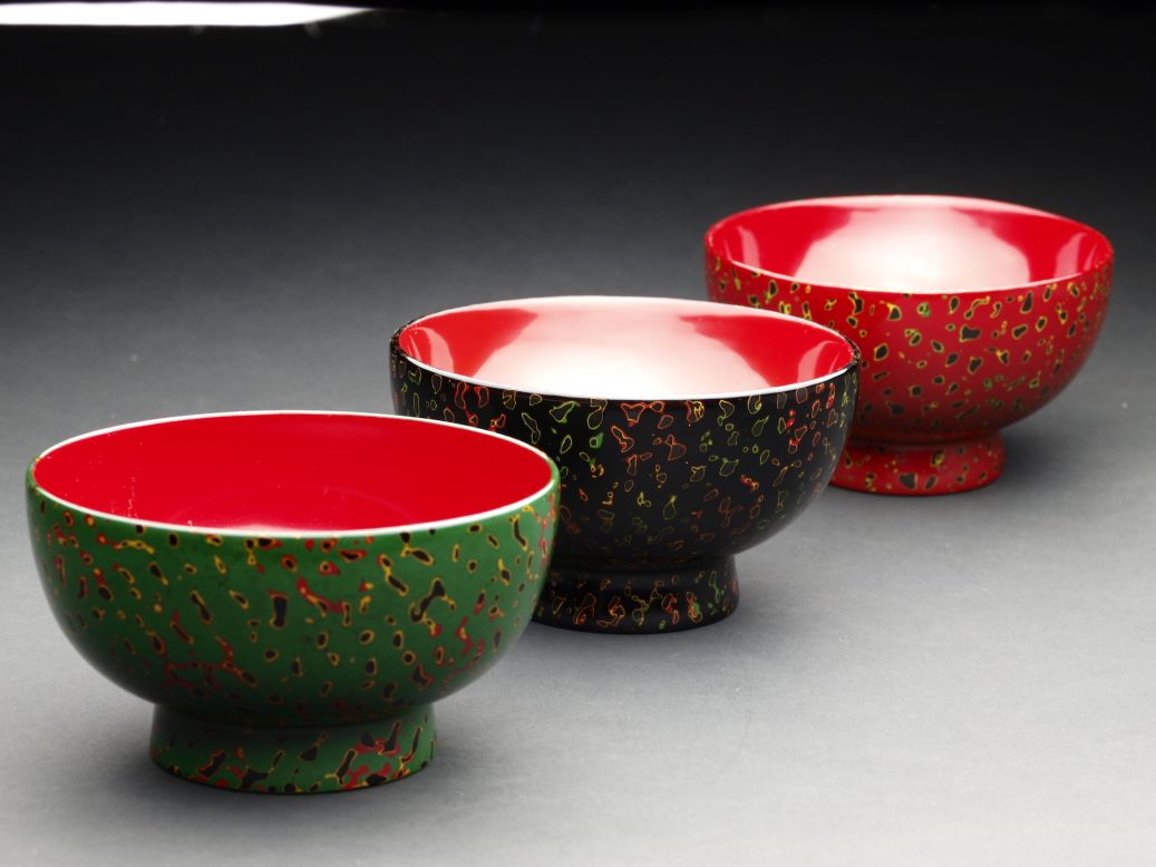 At the end of the process, beautiful patterns with a rich sheen and sense of depth emerge. Production of Tsugaru lacquerware began in late 17th century around the castle town of Hirosaki in Aomori prefecture. 