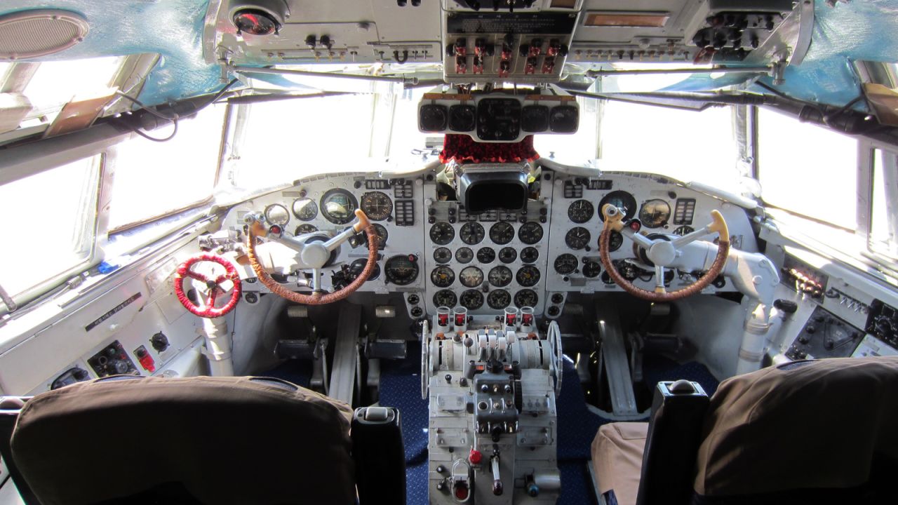 The flight deck aboard the Il-18