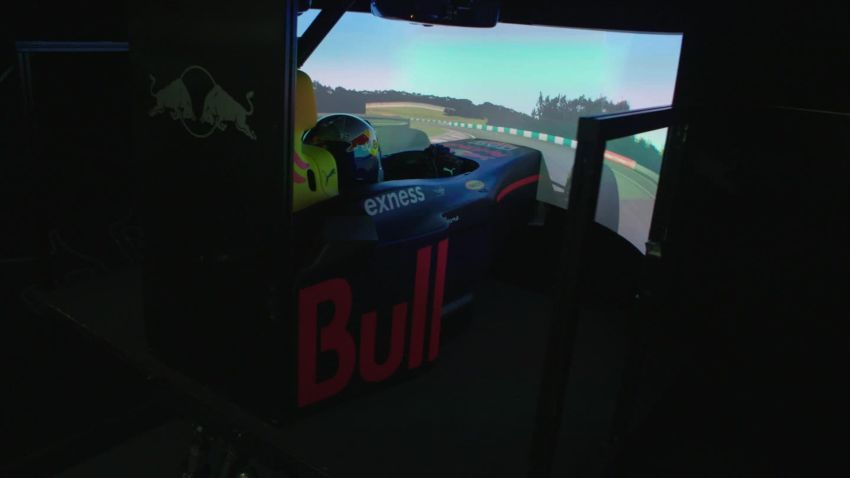 spc the circuit red bull pierre gasly simulator_00024003.jpg