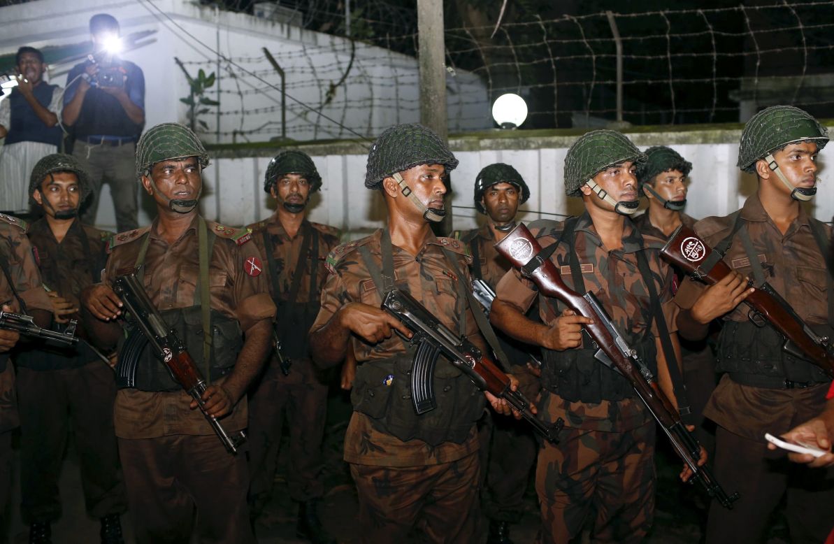 Police officers take security measures.