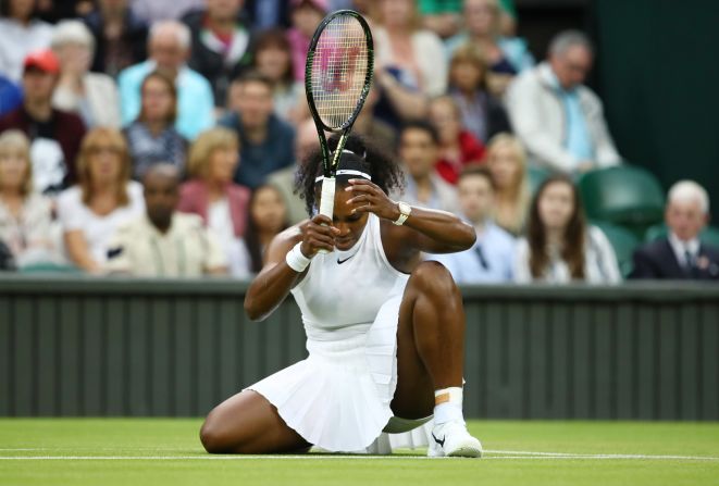 Serena Williams also played under the roof and was involved in a major struggle. 