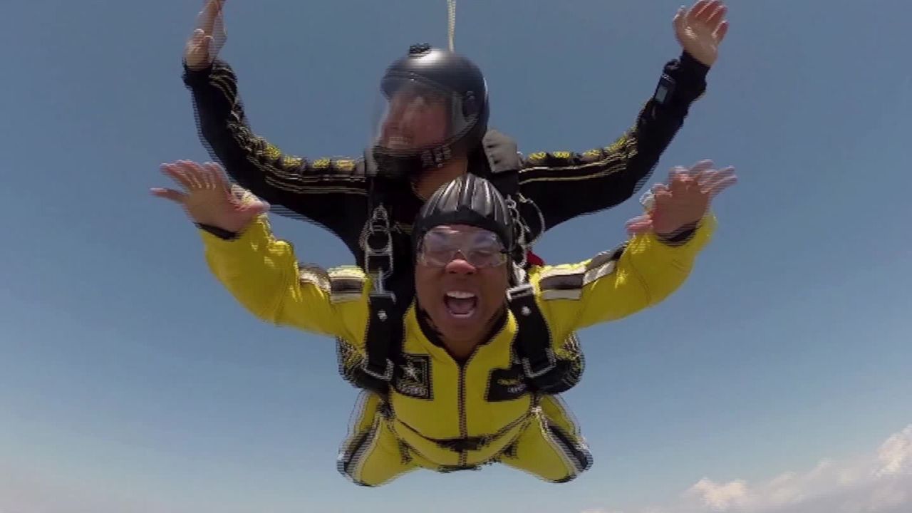 SPORTS_HINES WARD_AIRPLANE JUMP_00004526.jpg