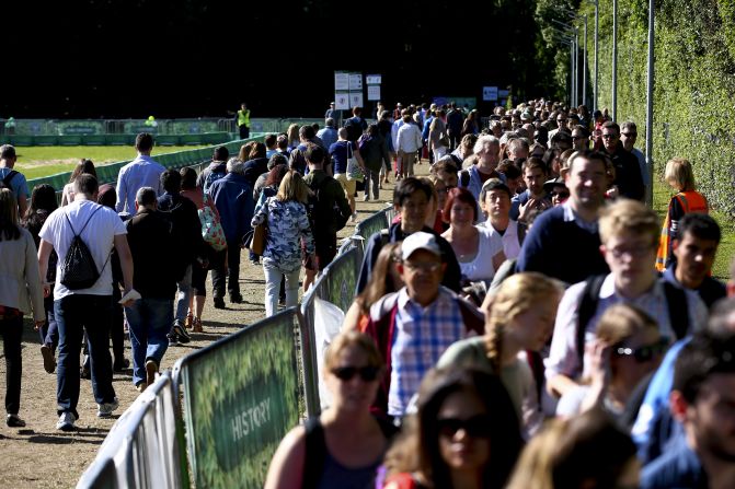 This is just the fourth time in its 130-year history that Wimbledon has hosted tennis on the middle Sunday. Tickets went on sale the day before and all 22,000 were snapped up within 27 minutes.