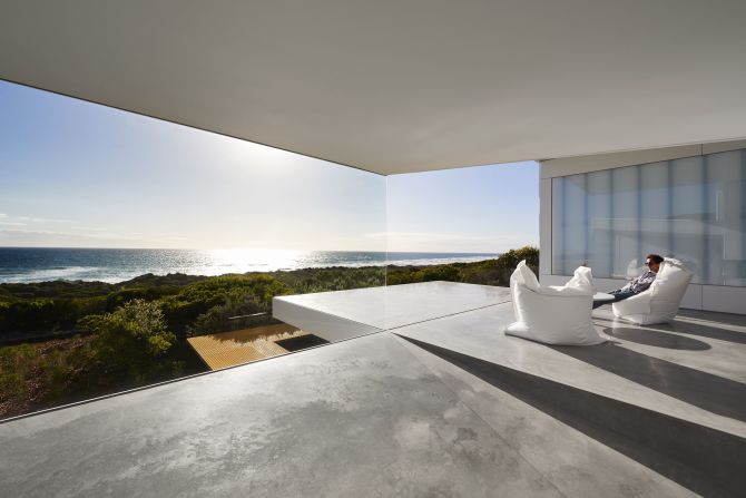Another nominee for the House award is the stylish Villa Marittima at St Andrews Beach, Australia, by Robin Williams Architect (Image courtesy WAF). 