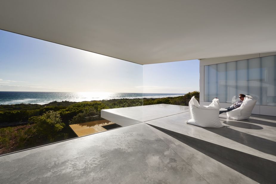 Another nominee for the House award is the stylish Villa Marittima at St Andrews Beach, Australia, by Robin Williams Architect (Image courtesy WAF). 