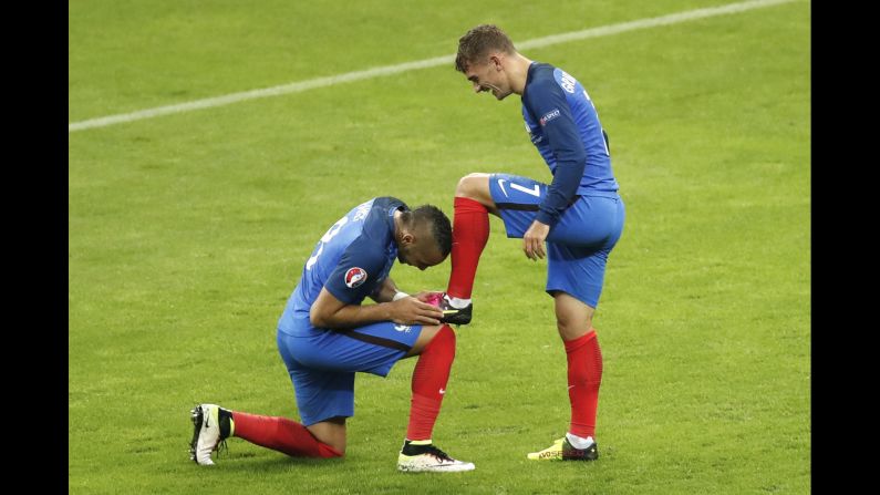 Dimitri Payet kisses the boot of his French teammate, Antoine Griezmann, after Griezmann scored a goal against Iceland on Sunday, July 3. <a href="index.php?page=&url=http%3A%2F%2Fwww.cnn.com%2F2016%2F07%2F03%2Ffootball%2Ffrance-iceland-euro-2016-quarterfinal%2F" target="_blank">France won 5-2 </a>to advance to the semifinals of Euro 2016.