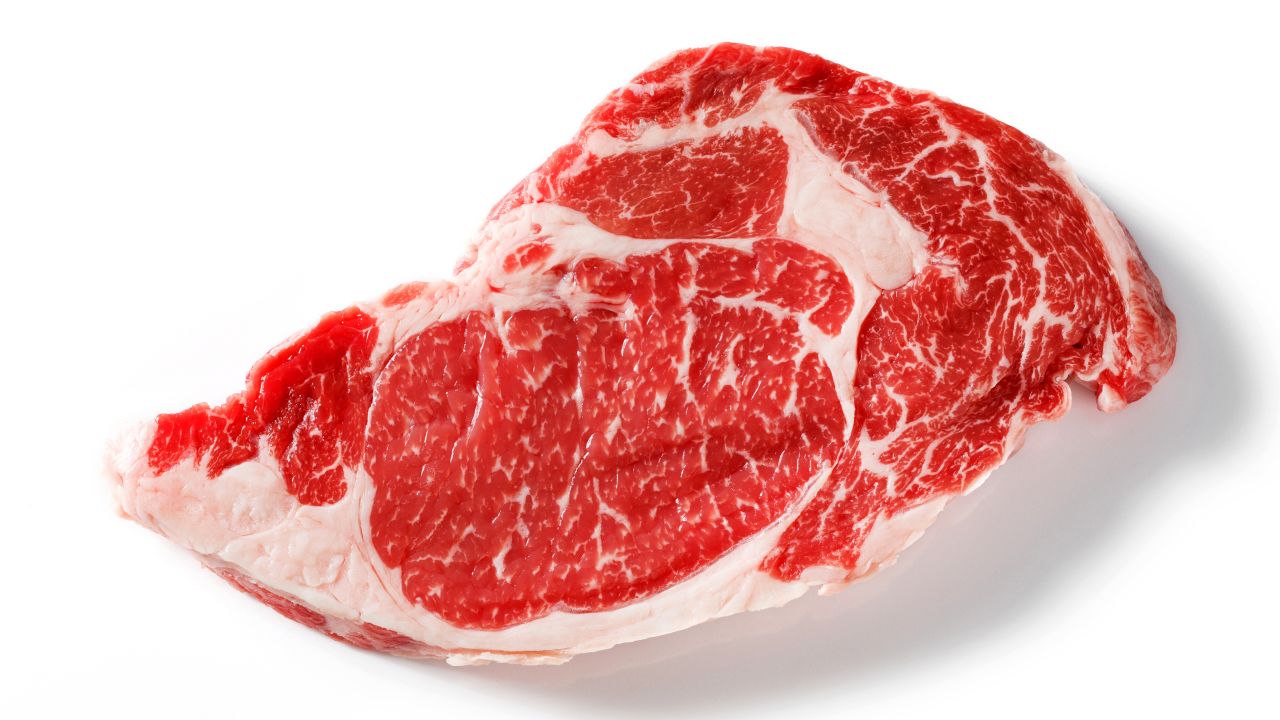 So what fats should you be avoiding? You guessed it: saturated and trans fats. Well-marbled red meat, although tasty, isn't a great regular menu item because of its high levels of saturated fat.
