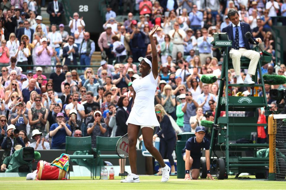 Venus Williams beat Yaroslava Shvedova 7-6 (7-5) 6-3 to reach the Wimbledon semifinals.