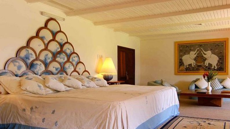 Among <a href="index.php?page=&url=http%3A%2F%2Fwww.serenahotels.com%2Fserenaolpejeta%2Fdefault-en.html" target="_blank" target="_blank">Ol Pejeta</a>'s many opulent features are a drawing room with baronial fireplace, a personal chef who tailors menus to the tastes of each guest, four bedrooms and a guest cottage, as well as two swimming pools and extensive gardens.
