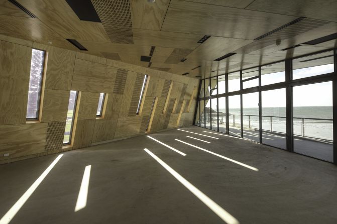 The interior of Devonport Surf Club provides sweeping views across the ocean while incorporating strong sculptural elements into the design. 
