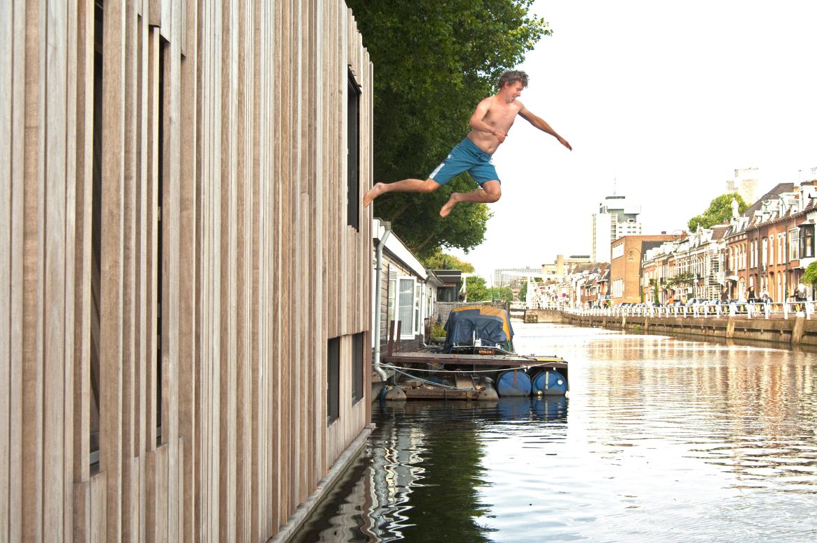 Designed and built by BYTR architects, Muntboot sits on a quiet canal in Utrecht, a city in the Netherlands that's known for its medieval waterways. The split-level houseboat could easily double as a piece of artwork, thanks to wooden slants of various widths that give the façade texture and depth.