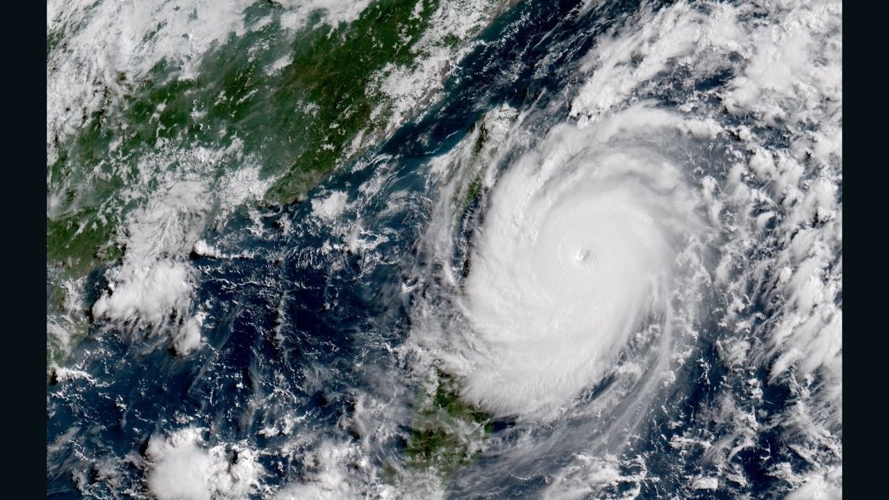 Super typhoon Nepartak surging towards Taiwan on Thursday morning.