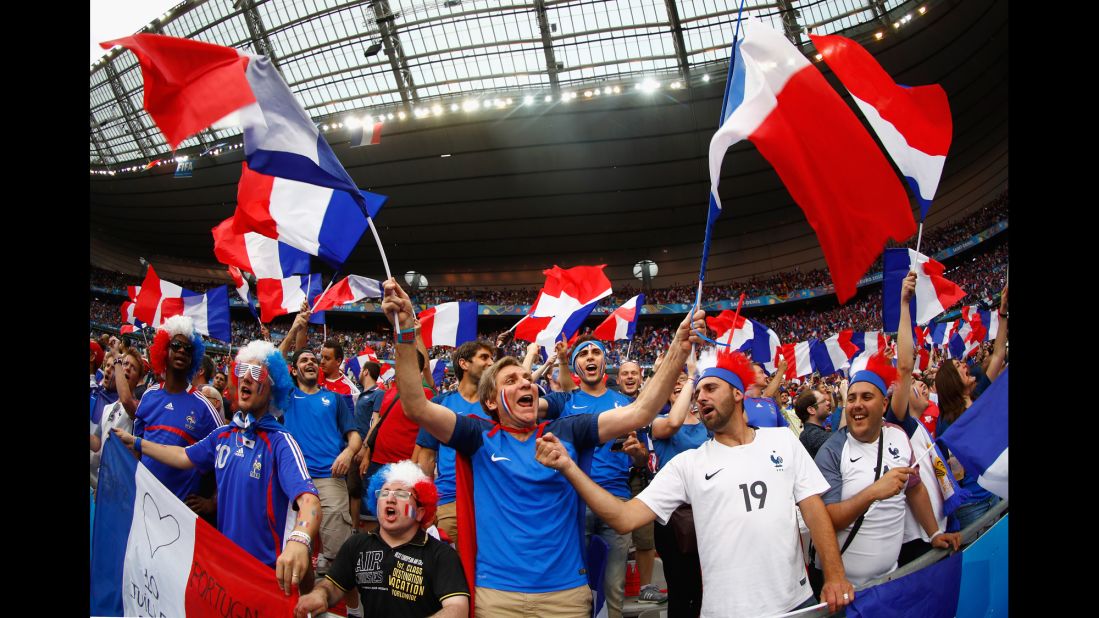 France won the 1984 Euros and 1998 World Cup when it hosted the tournaments.