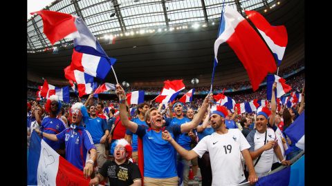 France won the 1984 Euros and 1998 World Cup when it hosted the tournaments.
