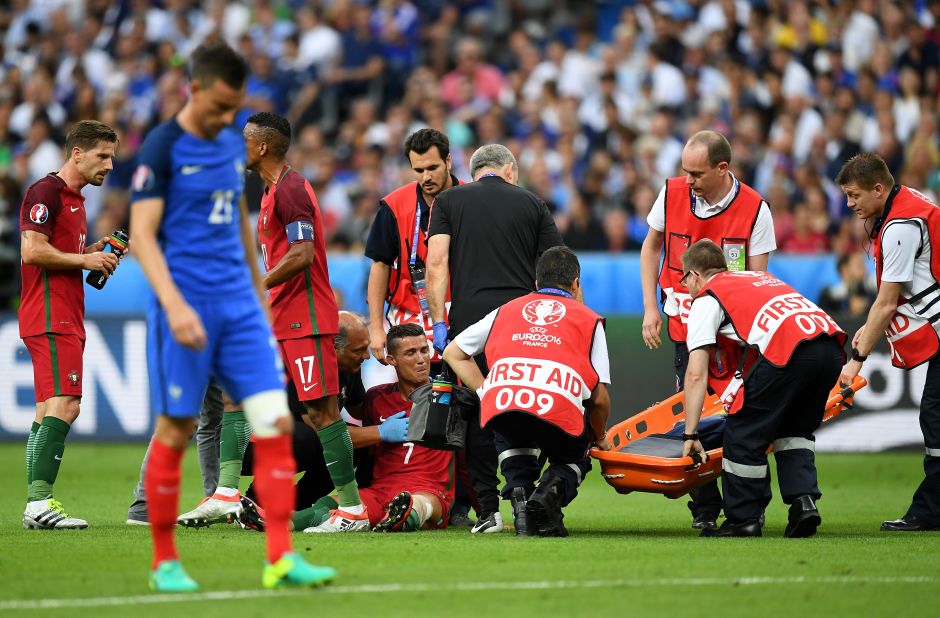 First aid attendants surrounded  Ronaldo as it became increasingly clear he was unable to continue.
