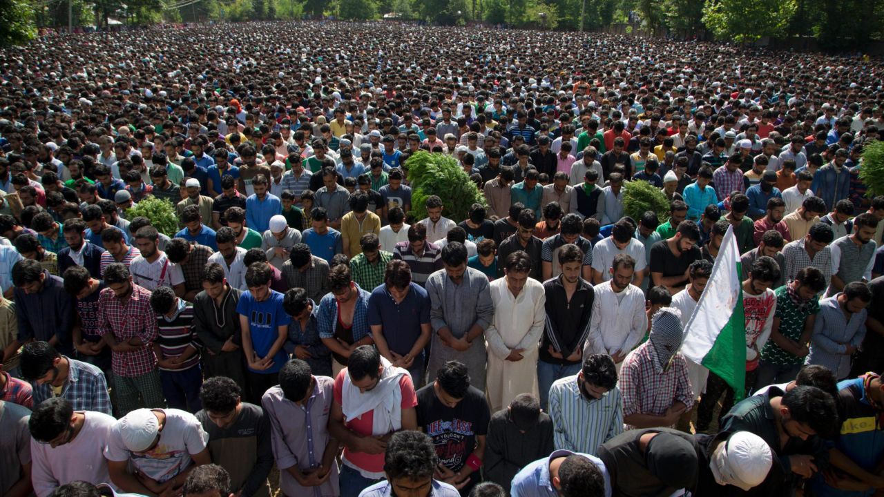 Kashmir unrest: Militant's death sparks clashes | CNN