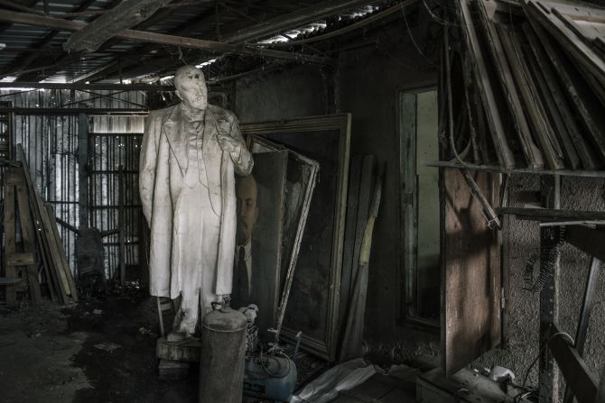 Photographer Niels Ackermann and journalist Sebastien Gobert have spent the last year hunting for abandoned or stolen statues of Vladimir Lenin in Ukraine. The country banned Soviet symbols in 2015, but vestiges remain in museums, in government possession, and in private collections as contraband.<br />