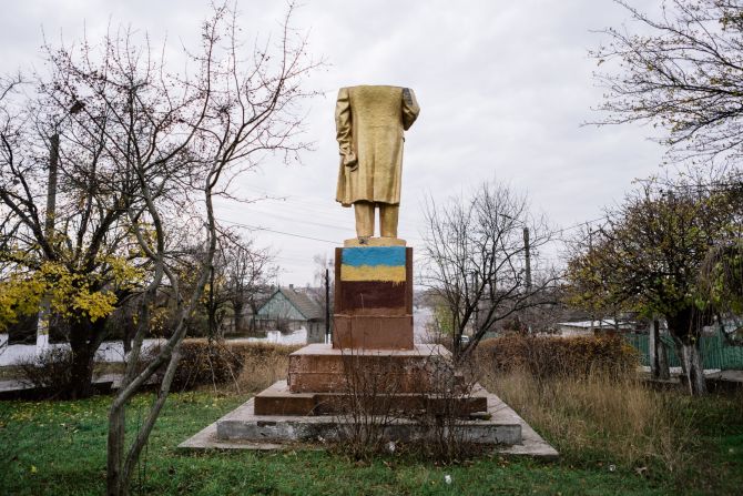 There were once about 5,000 statues of Lenin in Ukraine, say Gobert and Ackermann -- a number more impressive when you consider Russia, 28 times its size, held only 2,000 more. Approximately half of Ukraine's Lenins disappeared with independence in 1991, but a further 1,200 have fallen since unrest began in 2013.