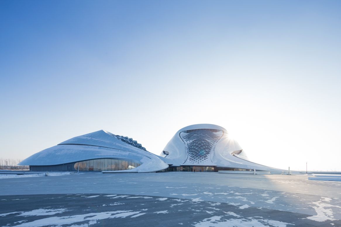 Made of white aluminum panels and glass pyramids, the opera house references the snow and ice of Harbin's sub-zero climate.