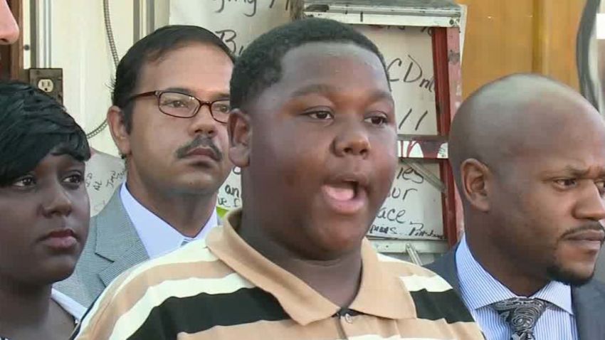 alton sterling son cameron speaks out_00003010.jpg