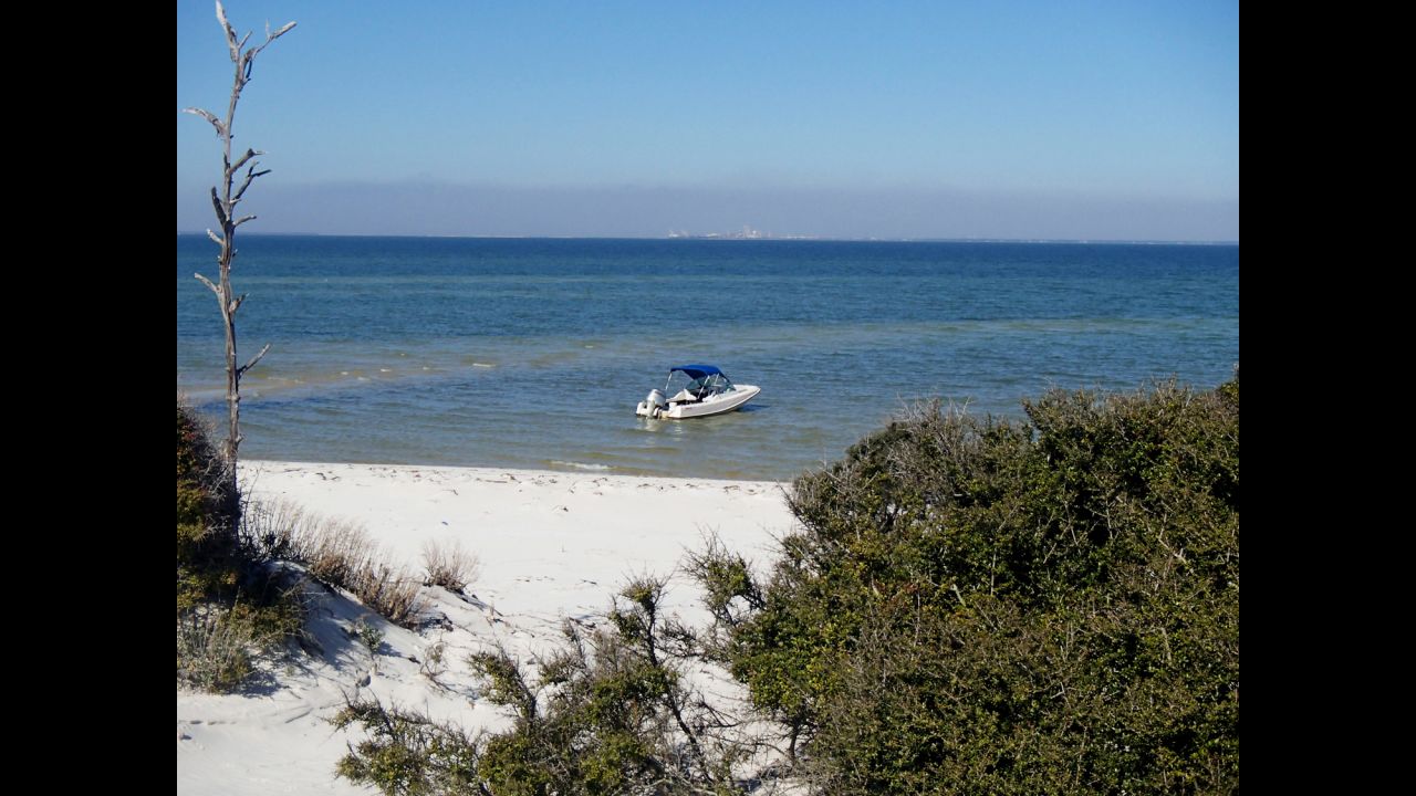 Ocean Springs is near the Mississippi areas of Gulf Islands National Seashore. A number of islands are accessibly by private boat, while the Davis Bayou Area is the only Mississippi portion of the shore accessible by car.