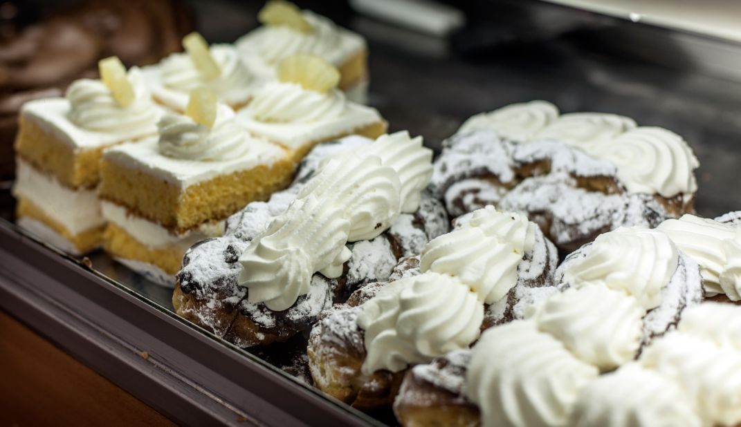 Some of the city's best cream puffs can be found in the Centro Ideal.