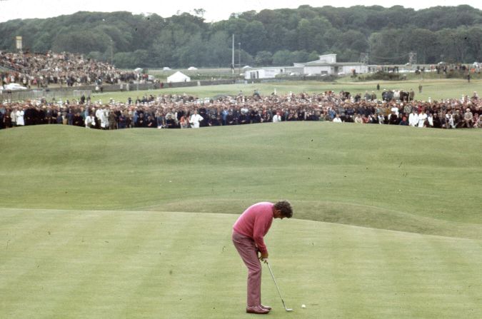 A two to three foot putt away from greatness, the "Peacock of the Fairways" Doug Sanders seemed to have it all under control at St Andrews. One missed opportunity later, he appeared to carry the weight of the world on his shoulders -- losing out to Jack Nicklaus in a playoff the next day.  
