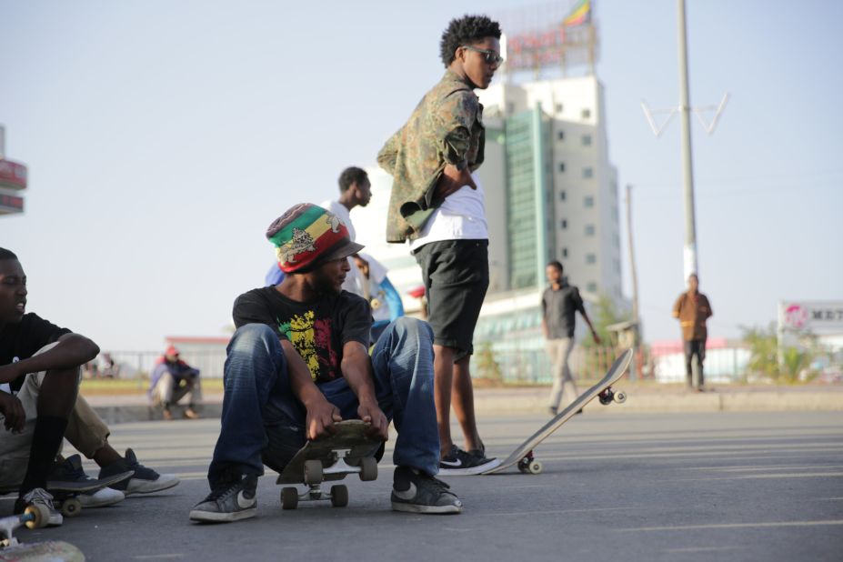  Ethiopia Skate was co-founded by American photographer Sean Stromsoe and local skater Abenezer Temesgen, but has since become a community effort. 