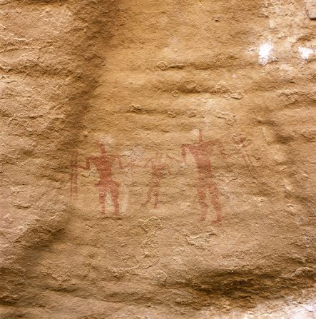 At Tadrart Acacus, near the border with Algeria, thousands of works of rock art can be found in a variety of styles, dating from 100 AD all the way back to 12,000 BC, representing the change of environment and ways of life in this area of North Africa.