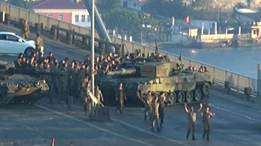 01 Turkey Coup Military Hands Up Bosphorus Bridge